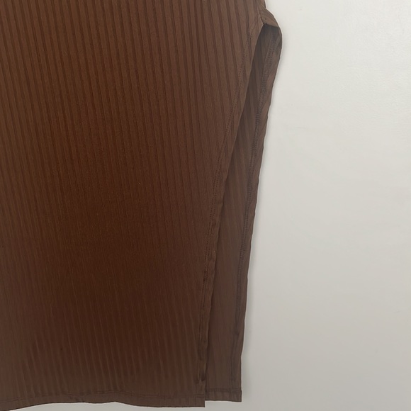 Brown midi skirt w side skit - Picture 2 of 4